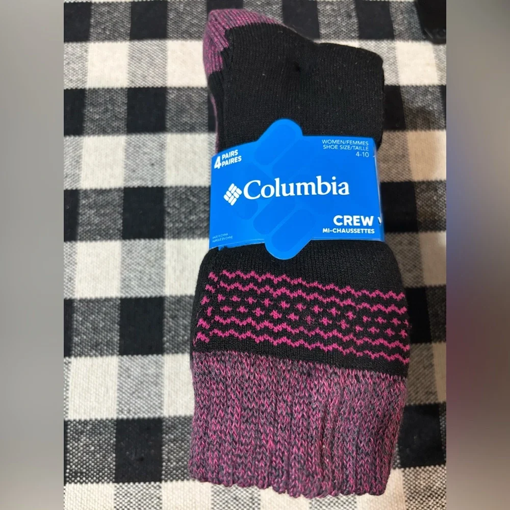 NWT Women's Columbia 4 Pairs Crew Socks with Reinforced Heel and Toe size 4-10